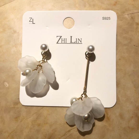 Flower Petals & Faux Pearl Drop Earrings - Picture 7 of 11